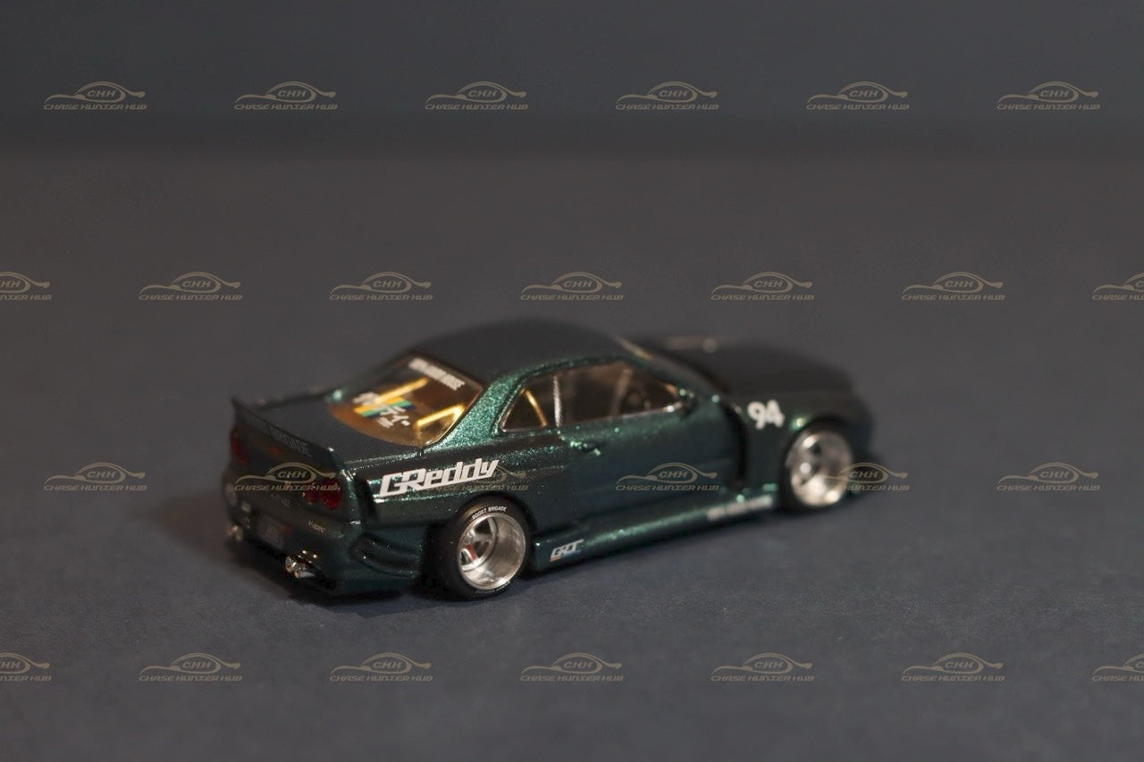 MINI GT x Kaido House #074 Nissan Skyline GT-R (R34) Kaido Works V1 Dark Green