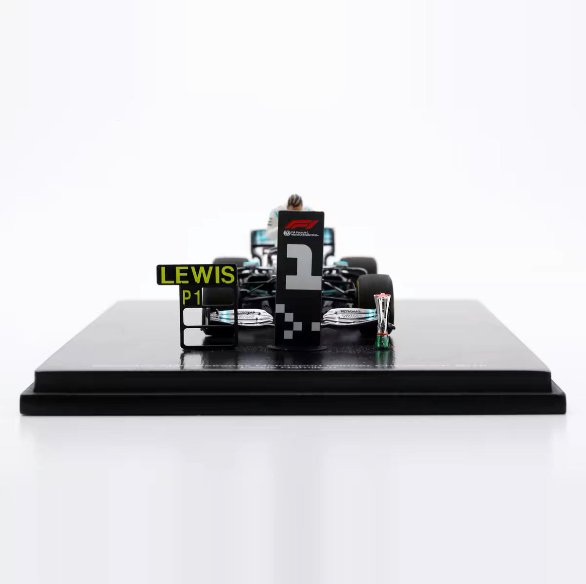 Spark 1:43 Mercedes-AMG W10 #44 — China